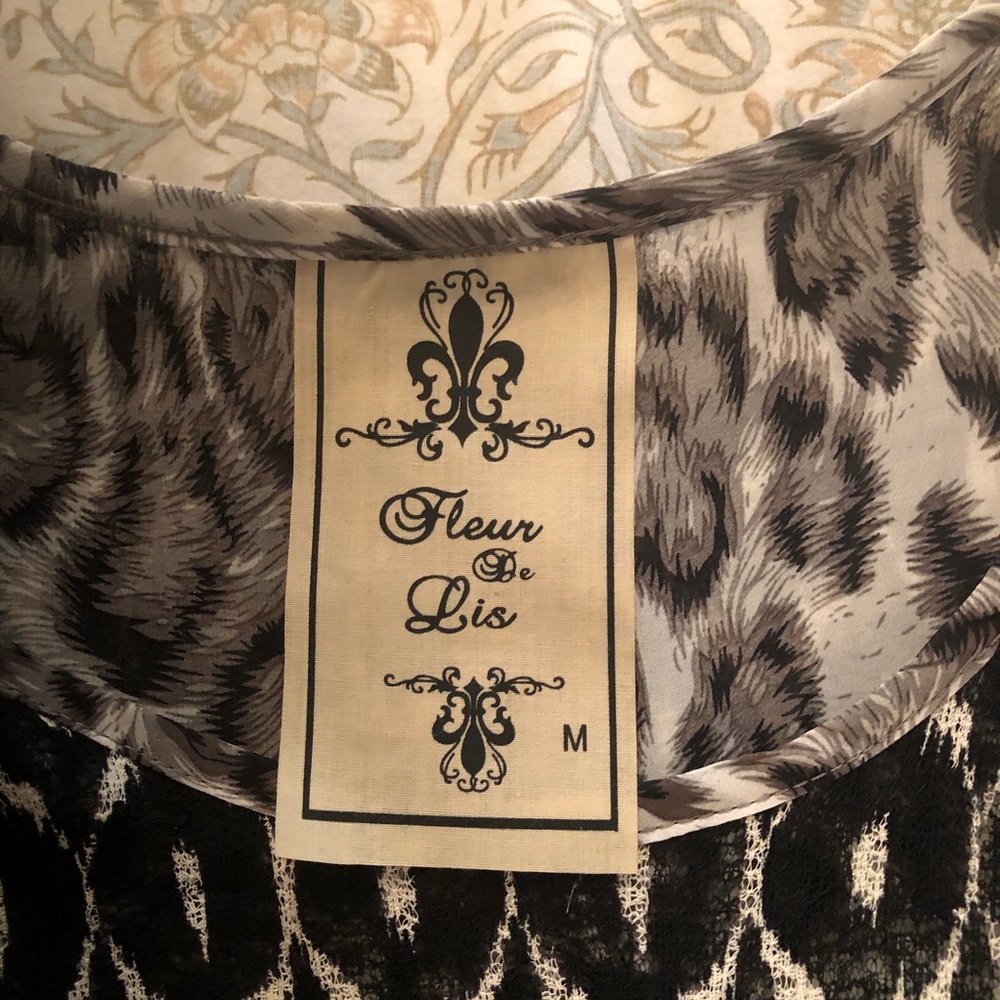 Sleeveless asymmetric layered top with flow - Picture 4 of 5